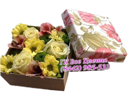 Цветы в коробке мини-презент