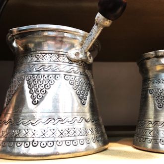 Турка для кофе (джезва) медная с чеканкой и гравировкой, цвет «серебро», маленькая, Турция