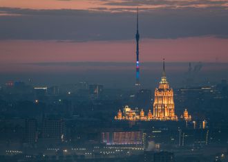 Вид на Останкинскую башню из МГУ