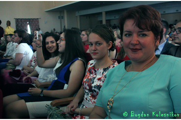Директор школы №2 Елена Пазина со своими медслистками