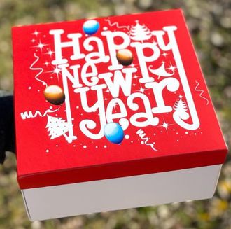 Коробка подарочная ВЫСОКАЯ БЕЗ ОКНА, 20*20* высота 10 см, Happy new year на Красном