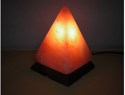 солевая лампа в форме пирамиды