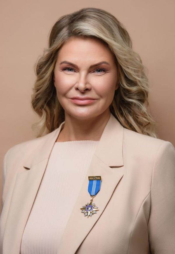 Тингаева Наталья Вадимовна  Родилась 21 мая 1975 года в Мурманске. Первое образование экономическое.