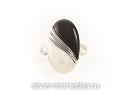 Кольцо из серебра 925 пр. с черным агатом и перламутром
