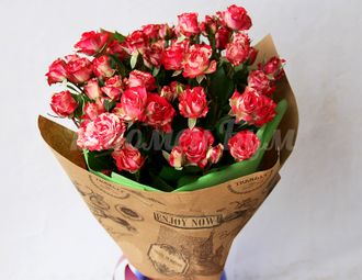"Мечта" - букет из красных кустовых роз.
