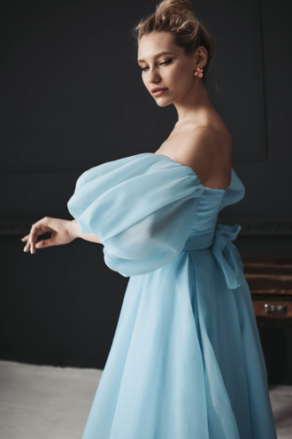 Голубое платье миди с объемными рукавами буфами "Krista Unique" прокат Уфа