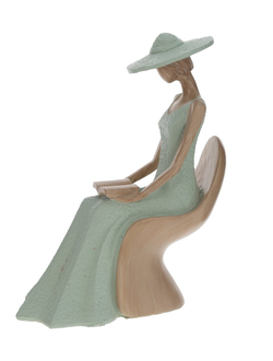 Фигурка декоративная "Девушка на кресле"