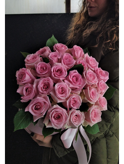 Розовые розы, букет розовых роз, розы в шляпной коробке, розовые розы купить в москве