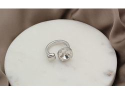 Кольцо с крупным цирконом ассиметричное