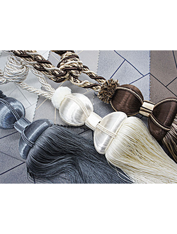 Декоративные круные портьерные кисти мелким оптом в Воронеже.