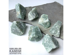 Авантюрин зелёный дикие средние камни 29-40 мм, цена за штуку