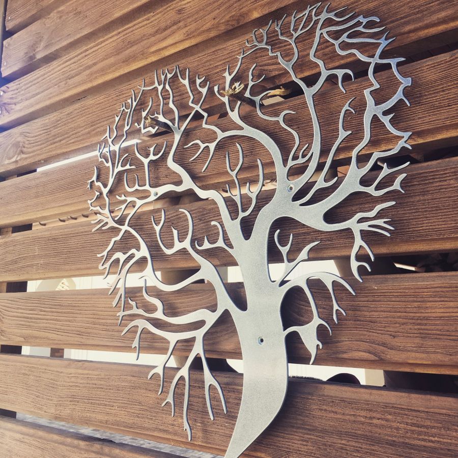 декор дерево на стене