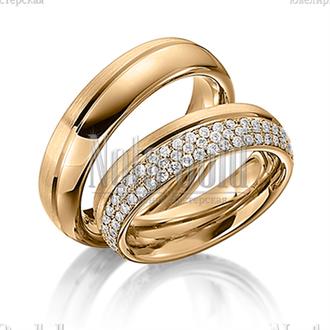 Обручальные кольца из жёлтого золота с бриллиантами в женском кольце с канавкой