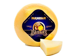 Сыр Пармезан Джюгас 40% (Азербайджан). Вес указан за кг