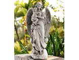 Статуя Ангела с ребенком на руках