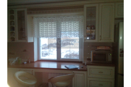 Штора "Кафе" на окне в кухне.
