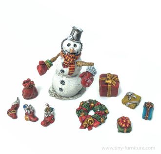 Snowman and Christmas gifts (PAINTED)