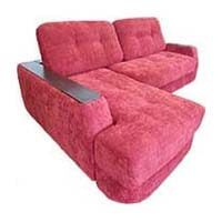 Красный угловой диван.