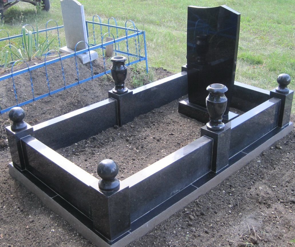 установка памятника и оградки на могиле