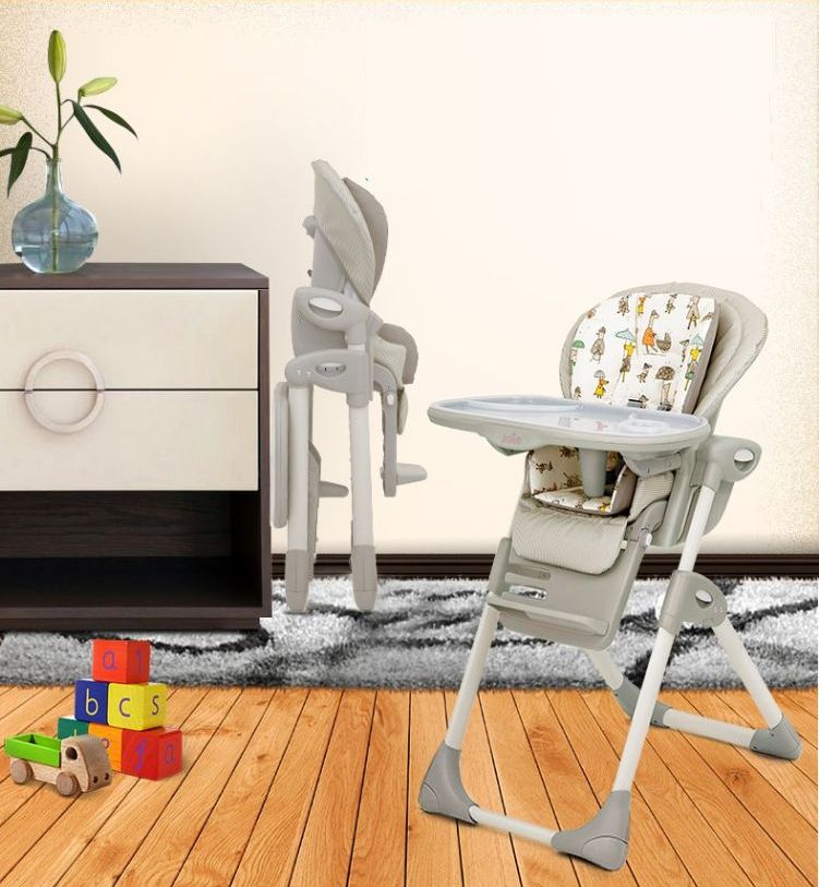 Детский стульчик складывается  легко и компактно