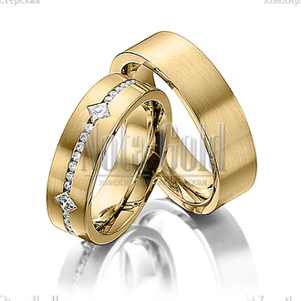 Обручальные кольца из желтого золота с дорожкой бриллиантов в женском кольце с прямым профилем