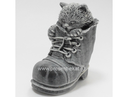 сувенир Котенок в ботинке, мраморная крошка