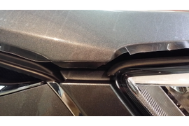 Защита ЛКП Hyundai Santa Fe антигравийной полиуретановой пленкой 3М капот, передний бампер, зеркала, стекла фар, проемы ручек дверей. Подрезка края пленки у фар с запасом под загиб.