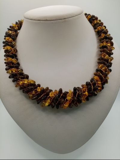 Колье "Жгут"  из  янтаря и Чешского бисера