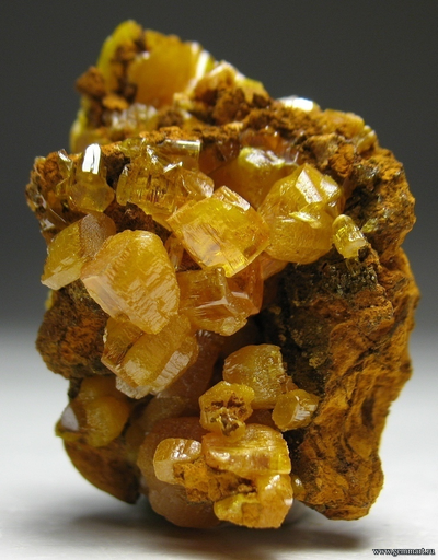 Миметит на породе. Китай. 25*19*19мм.