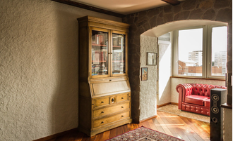 Шкаф-секретер с откидной столешницей.