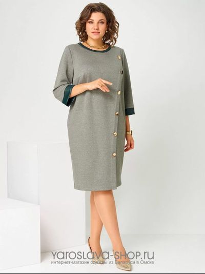 Женское платье полуприлегающего силуэта в серо-зеленом цвете