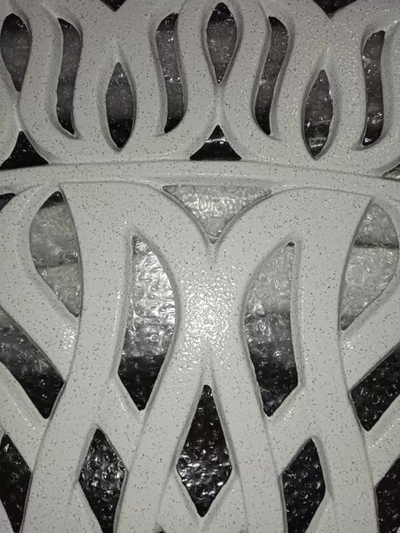 Белый стол из литого алюминия Louis X. Детали