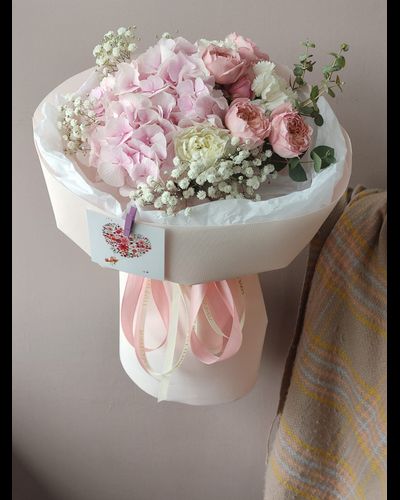 Влюбленный(гортензия, пионовидные розы, диантус 2, гипсофилла 1, эвкалипт)