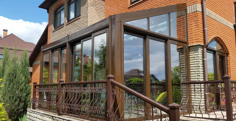 Стеклянная веранда с раздвижными окнами