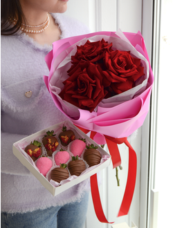 Набор клубника в шоколаде с красными розами
