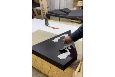 Наносим микроцемент.