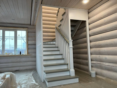 Комбинированная лестница (ясень+сосна)