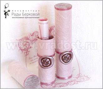 Приглашение-свиток в розовом тубусе с сургучной печатью специально на свадьбу в розовом цвете