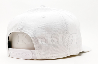 Кепка без рисунка белая с прямым козырьком