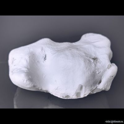 Кахолонг с корочкой кенияита. Южный Крал. Россия. 110*85*40мм