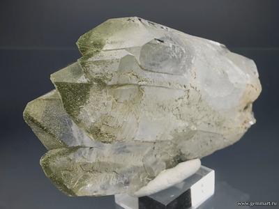 Горный хрусталь, "фаден - с белой полосой" с включениями хлорита. Северная Осетия. 68*44*20мм