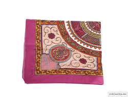 Яркий модный розовый женский платок с принтом брендовый