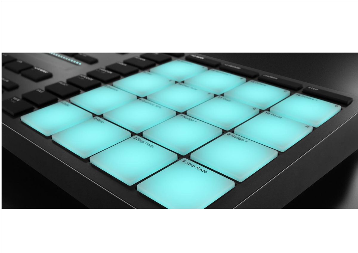 Фото светящихся пэдов на Native Instruments Maschine Mikro