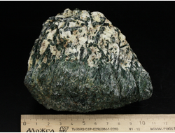 Актинолит в белом тальке, необработанный, дикий образец, Россия, Северный Кавказ, КЧР (105*87*58 мм, 791 г) №37777