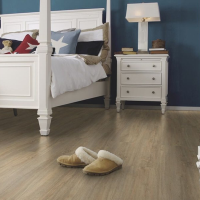 Виниловый пол Wineo 400 Wood Paradise Oak Essential DLC00112 в интерьере комнаты