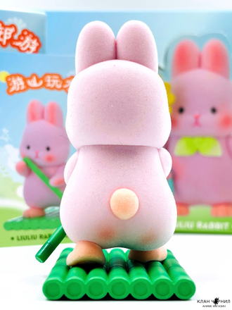 Официальная фигурка LiuLiu Rabbit, серия «Кролик Лю-Лю на прогулке», на плоте
