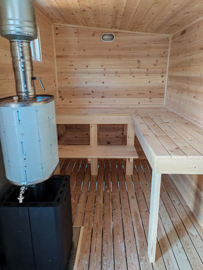 Баня летняя 2*4 м, крыша 1 скат, топка снаружи, проливные полы