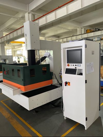 Проволочно-вырезной электроэрозионный станок