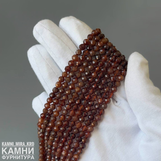 Гранат гессонит огранка шары 4,1-4,3 мм, цена за нить 19 см