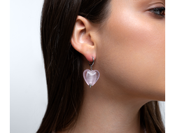 Серьги колечки с подвесками сердце розового цвета